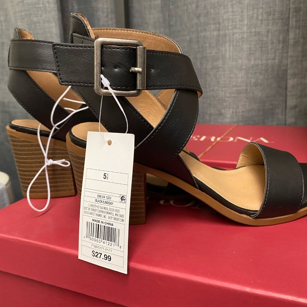 High Heel - Picture 2 of 3